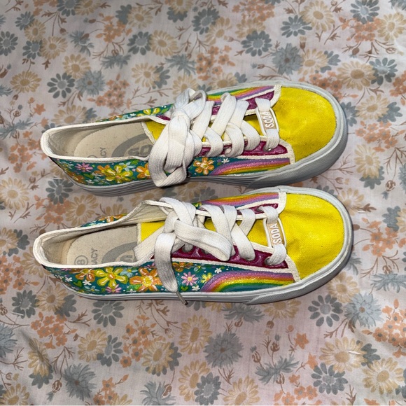 Groovy hand painted SODA platform runners - Picture 2 of 4